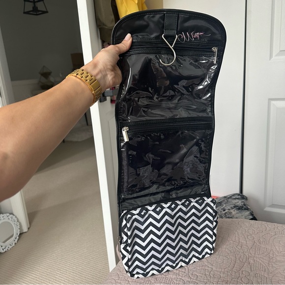 Bridal Mrs Toiletry Travel case brand new - Picture 1 of 3